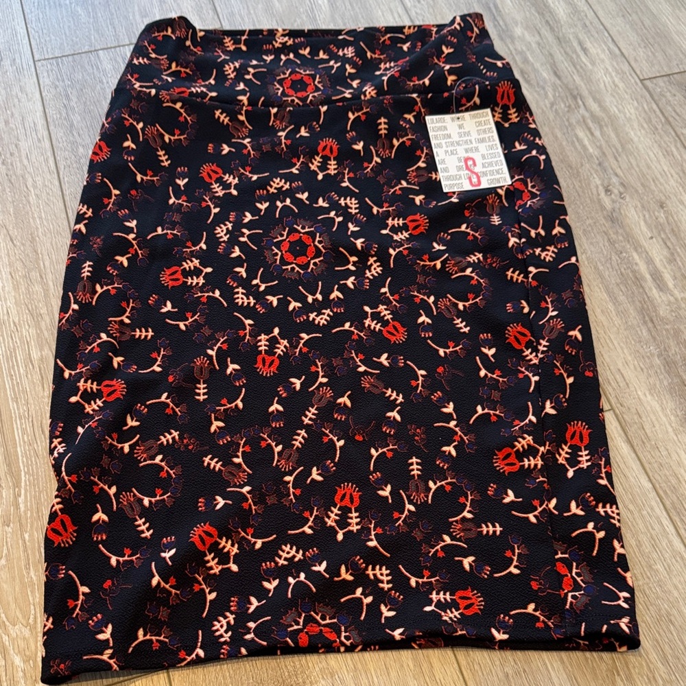 Small Floral Patterned Black and Red Women's Skirt